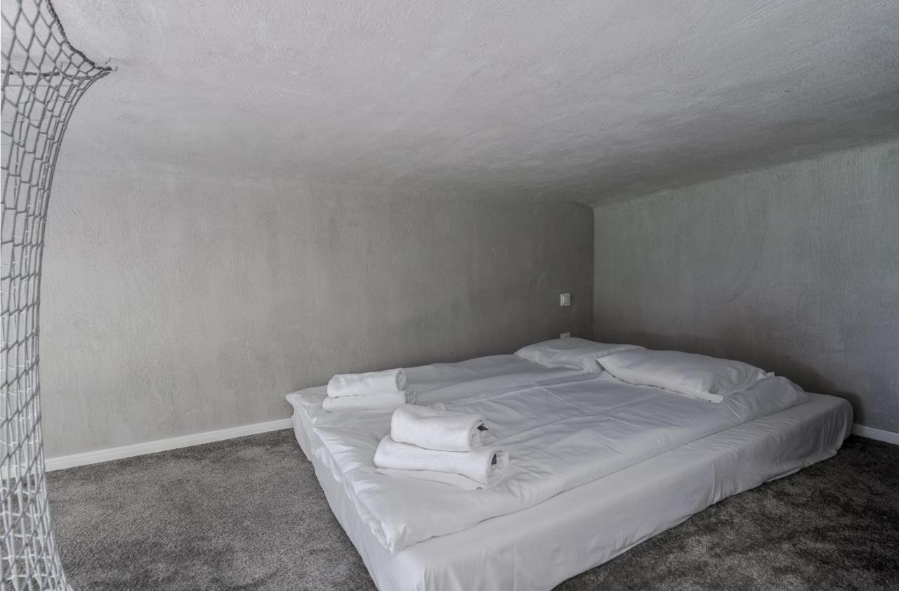 Parkside Fresh Apartments - Old Town Guesthouse - By Upstairs Krakow Exterior photo
